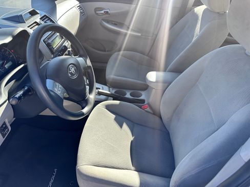 Used 2012 Toyota Corolla LE FWD image 5