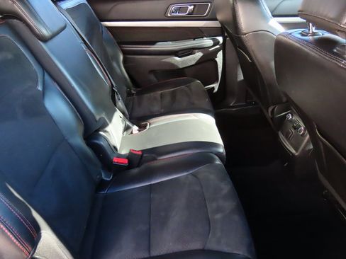 Used 2018 Ford Explorer XLT w/ Equipment Group 202A image 14