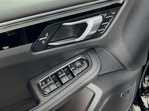 New 2026 Porsche Macan image 20