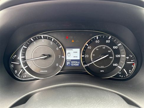 Used 2020 Nissan Armada Platinum w/ Interior Lighting Package image 31
