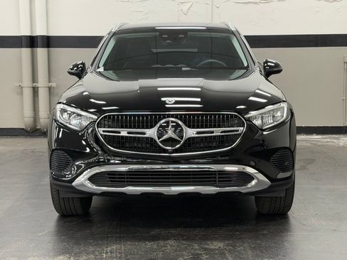 Used 2025 Mercedes-Benz GLC 350e 4MATIC image 4