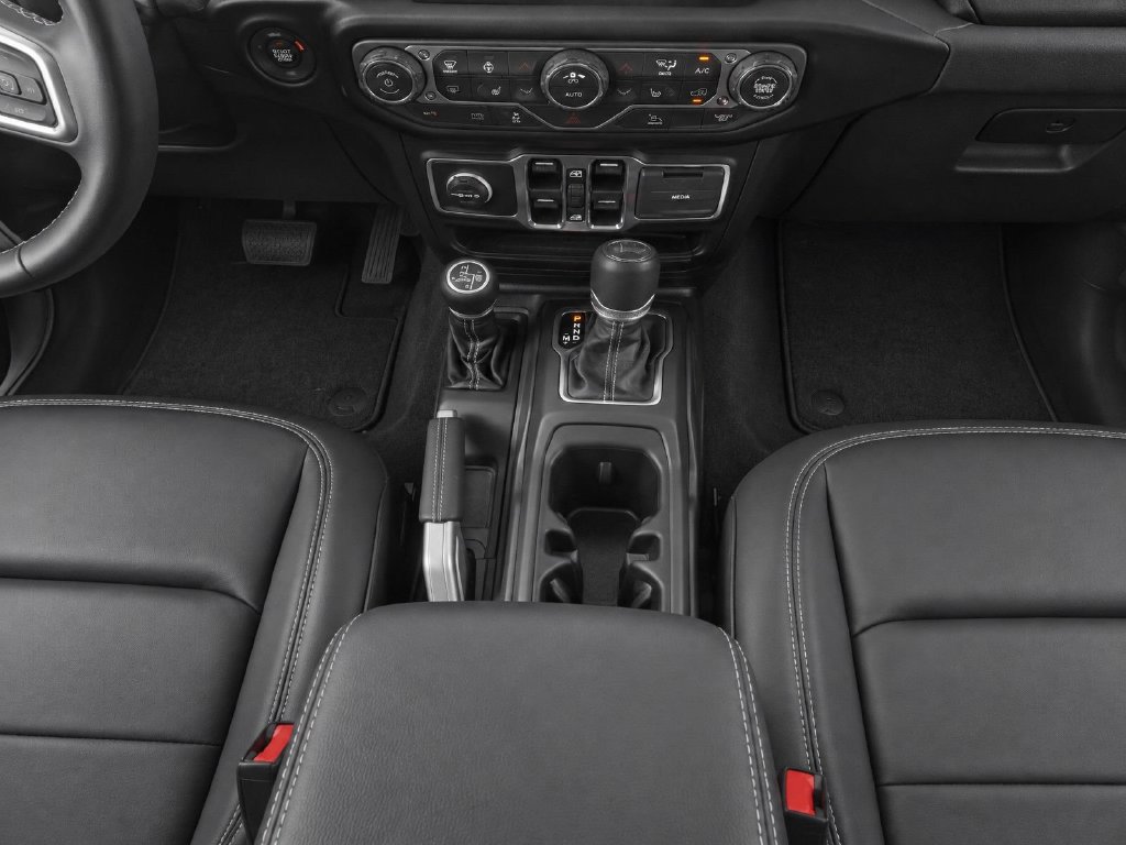 Used 2022 Jeep Wrangler Unlimited Sahara w/ Cold Weather Group AWD/4WD image 28