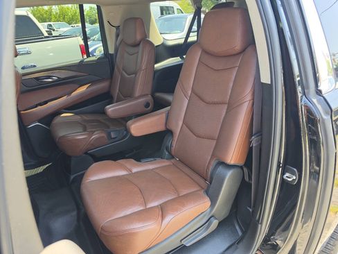 Used 2016 Cadillac Escalade ESV Luxury AWD/4WD image 12