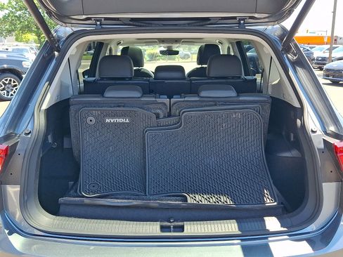 Used 2024 Volkswagen Tiguan SE w/ Panoramic Sunroof Package FWD image 30