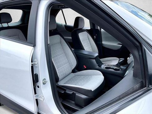 Used 2023 Chevrolet Equinox LS FWD image 9