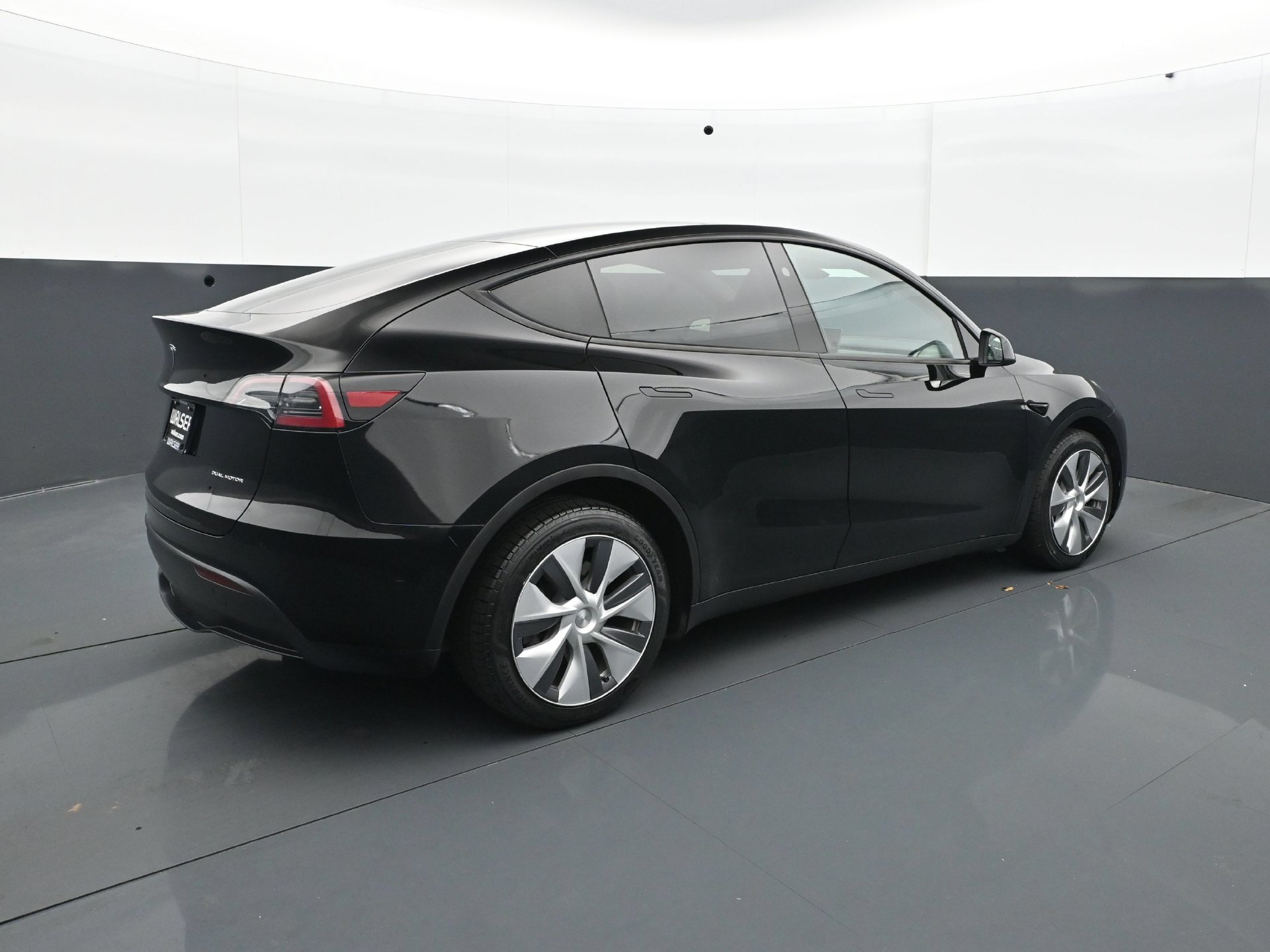 Used 2023 Tesla Model Y Long Range AWD/4WD image 7