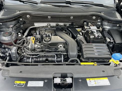 Certified 2024 Volkswagen Taos SE image 16