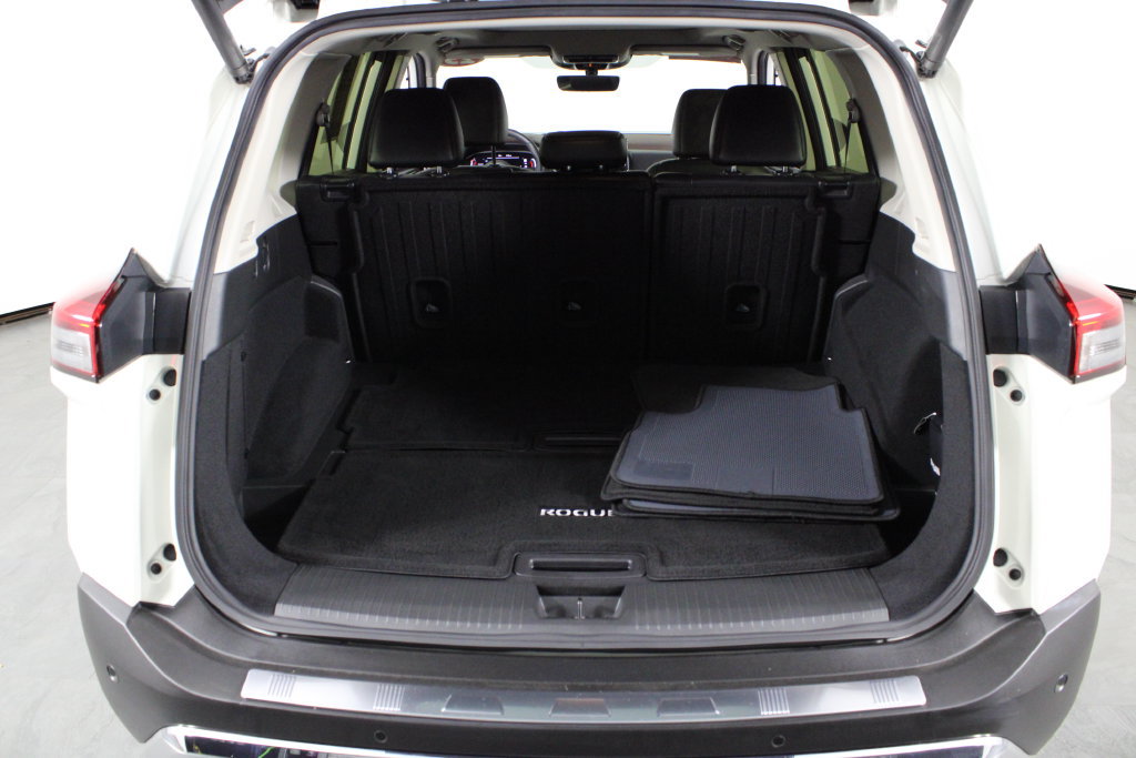 Certified 2023 Nissan Rogue Platinum FWD image 18