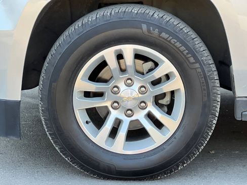 Used 2019 Chevrolet Suburban LT image 29