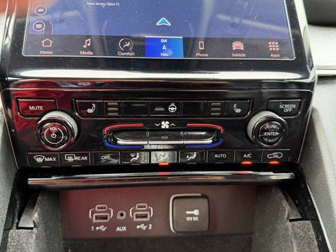 Used 2022 Jeep Grand Cherokee L Limited RWD image 24