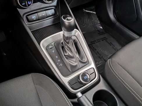 Used 2025 Hyundai Venue SEL FWD image 18