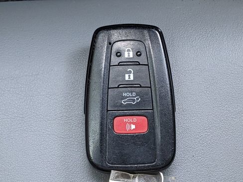 Used 2019 Toyota RAV4 XLE Premium image 31