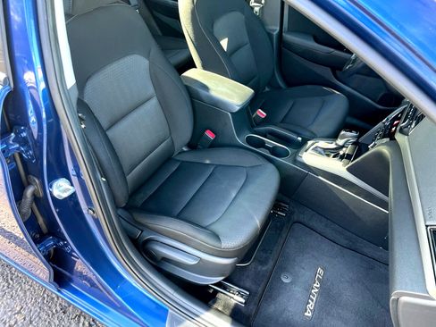 Used 2017 Hyundai Elantra Value Edition w/ Cargo Package image 31