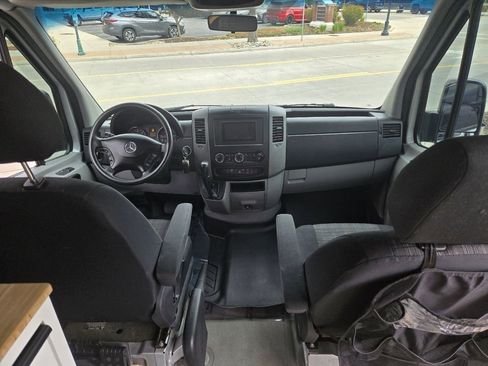 Used 2013 Mercedes-Benz Sprinter 2500 image 21