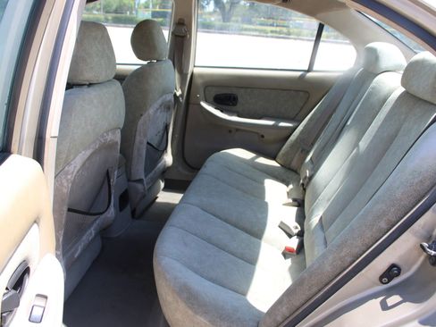Used 2002 Hyundai Elantra GLS FWD image 9