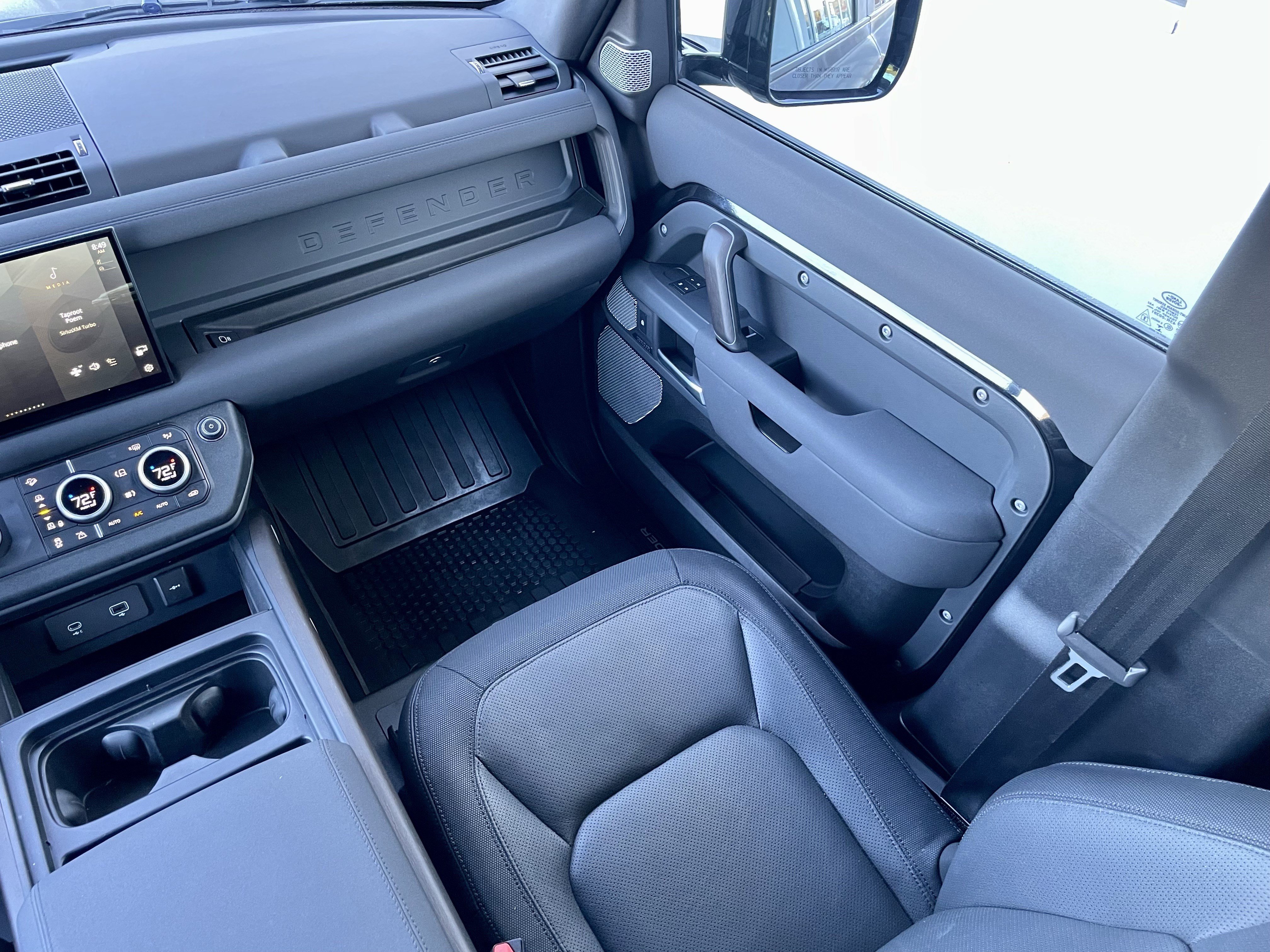 Used 2023 Land Rover Defender 130 X-Dynamic SE AWD/4WD image 18
