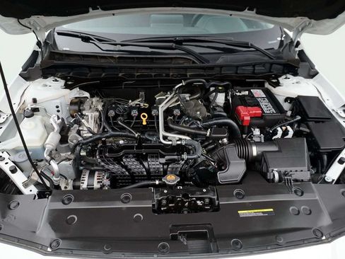 Used 2025 Nissan Altima 2.5 SV FWD image 11