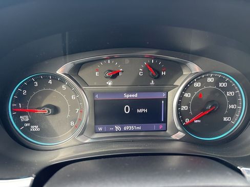 Used 2023 Chevrolet Traverse LT w/ Rear Camera Mirror Package image 14