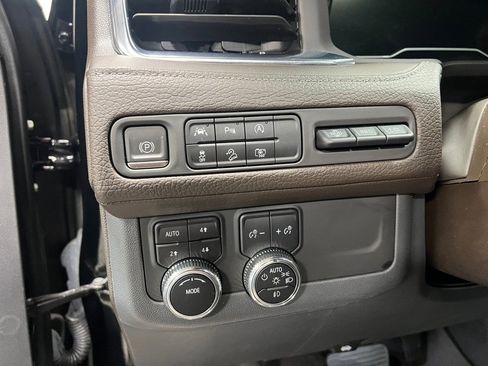 Used 2023 GMC Yukon Denali w/ LPO, Floor Liner Package image 19