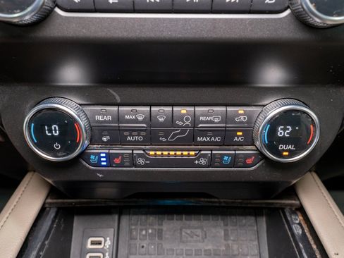 Used 2019 Ford Expedition Limited RWD image 24