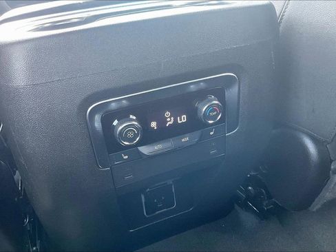 Used 2025 Chevrolet Suburban LT w/ Comfort Package AWD/4WD image 10