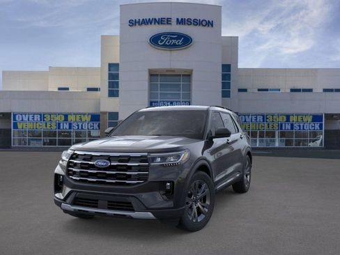 New 2025 Ford Explorer Active w/ Active Comfort Package image 2