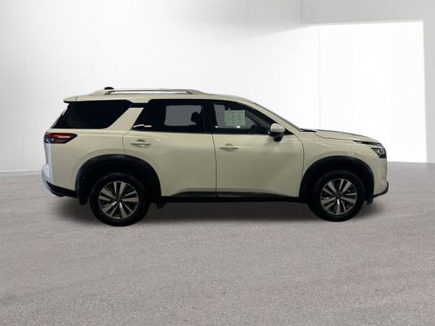 Certified 2024 Nissan Pathfinder SL image 38