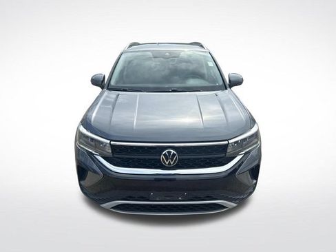 Used 2024 Volkswagen Taos SE FWD image 2