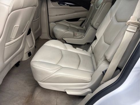Used 2017 Cadillac Escalade Premium Luxury AWD/4WD image 14