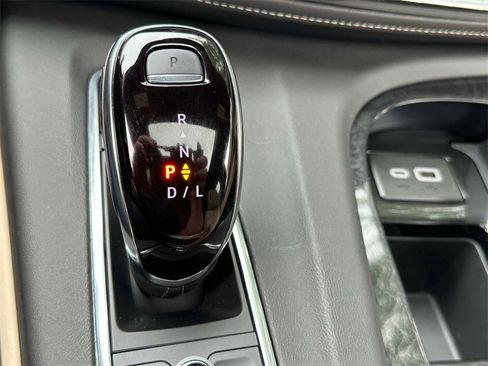 Used 2024 Cadillac Escalade Premium Luxury image 29