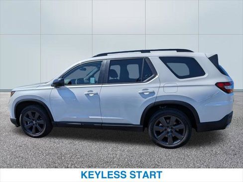 Certified 2025 Honda Pilot Sport image 10