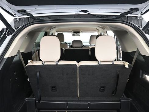 Used 2024 Ford Explorer XLT w/ Equipment Group 202A image 6