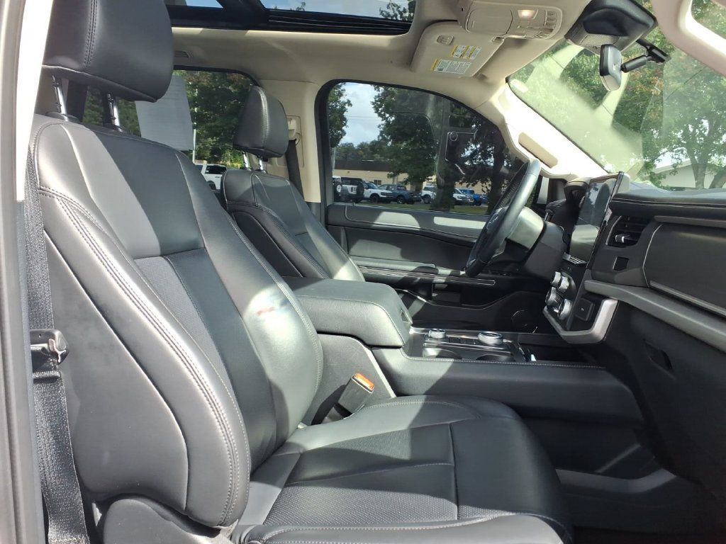 Used 2023 Ford Expedition XLT AWD/4WD image 10
