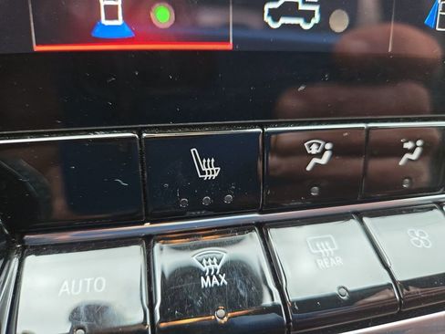 Used 2024 GMC Canyon AT4 w/ Technology Package image 17