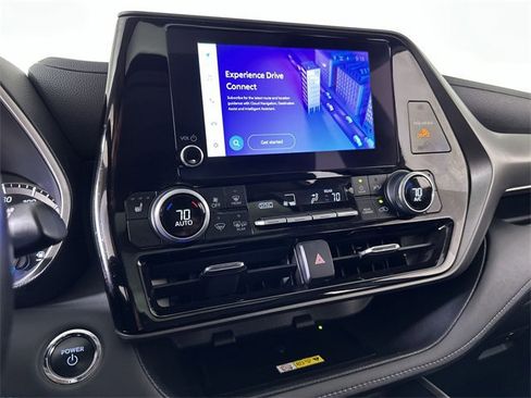 Used 2023 Toyota Highlander XLE image 14