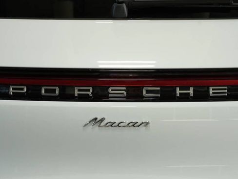 Certified 2025 Porsche Macan AWD/4WD image 38