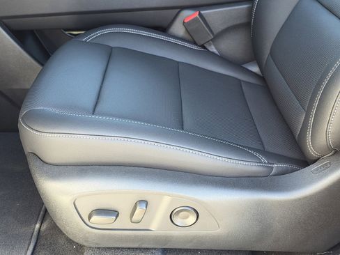 New 2025 Chevrolet Traverse LT w/ Driver Confidence Package image 25