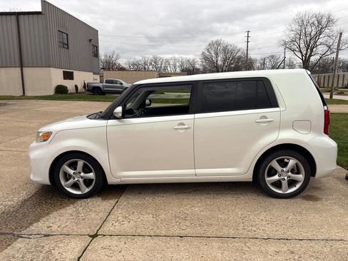 Used 2014 Scion xB image 4