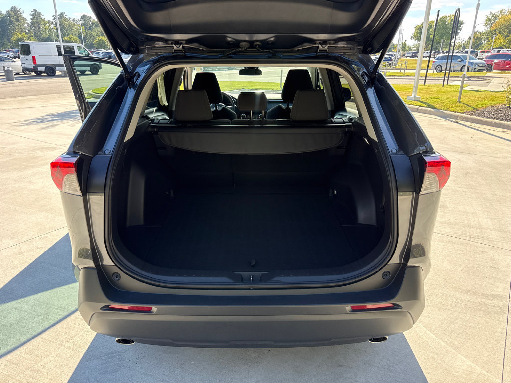Used 2024 Toyota RAV4 XLE AWD/4WD image 33