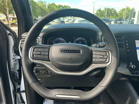 Used 2024 Jeep Wagoneer Series II w/ Flexible Seating Group AWD/4WD image 19