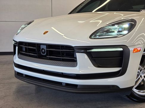Certified 2023 Porsche Macan AWD/4WD image 24
