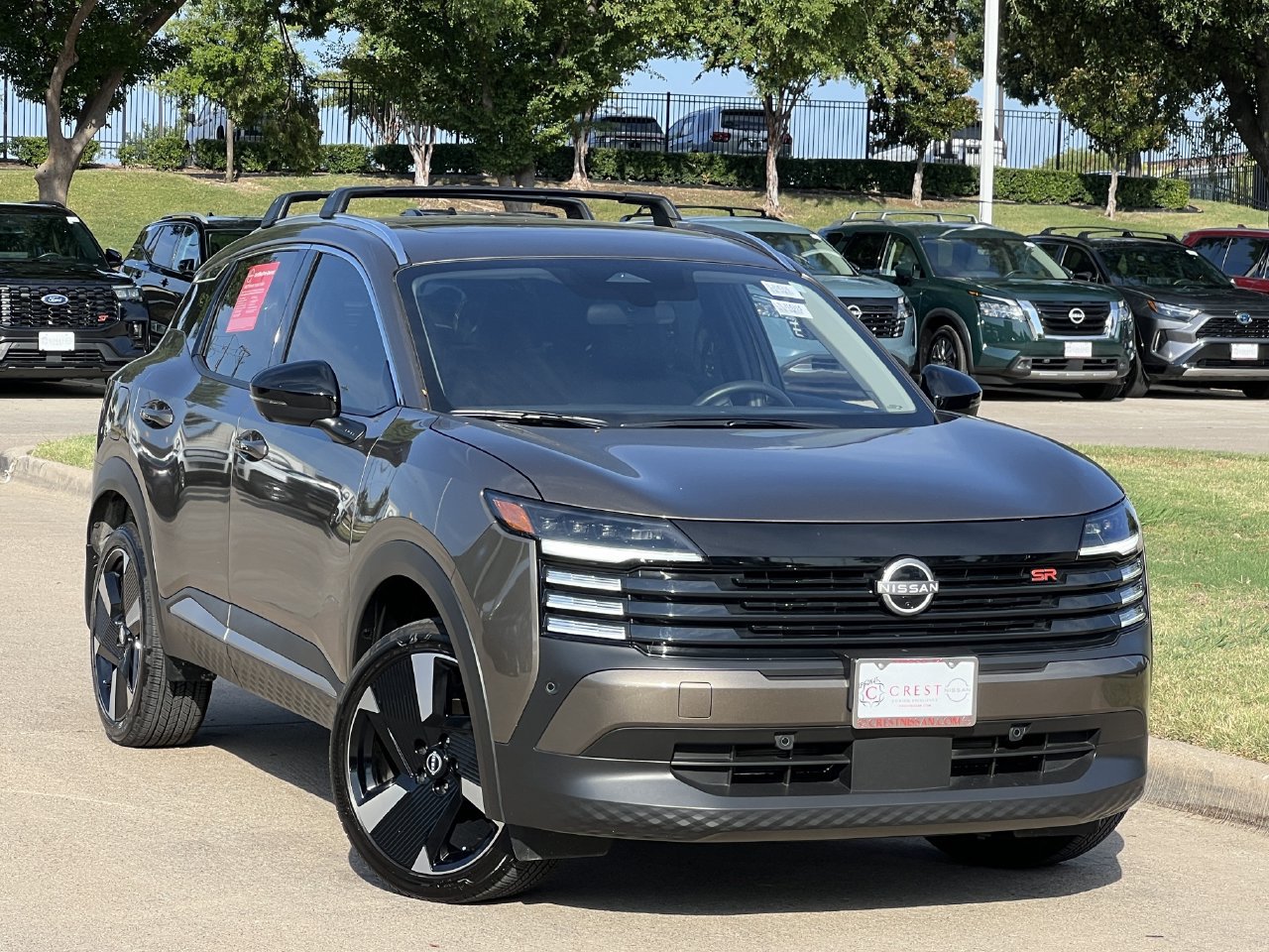 Used 2026 Nissan Kicks SR w/ SR Premium Package FWD image 2