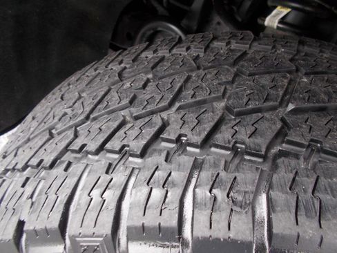 Used 2021 Chevrolet Colorado LT w/ Redline Special Edition image 18