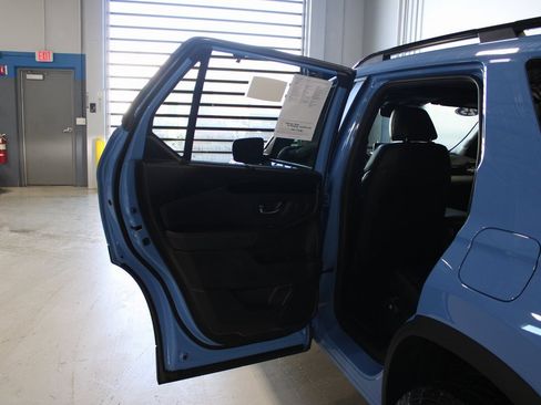 Used 2025 Honda Pilot TrailSport image 16