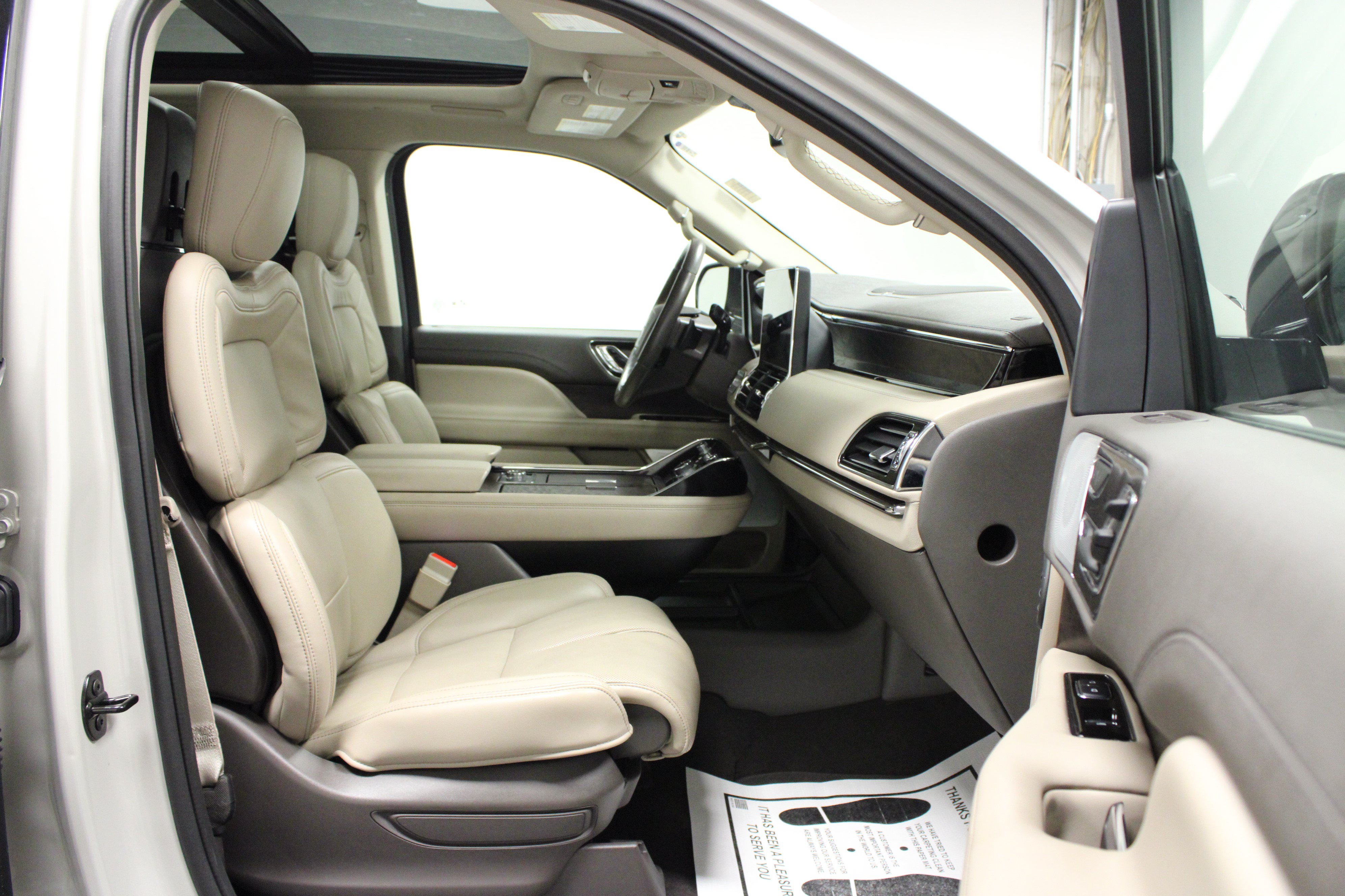 Used 2024 Lincoln Navigator Reserve AWD/4WD image 17
