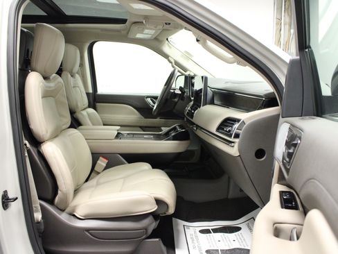 Used 2024 Lincoln Navigator Reserve AWD/4WD image 17