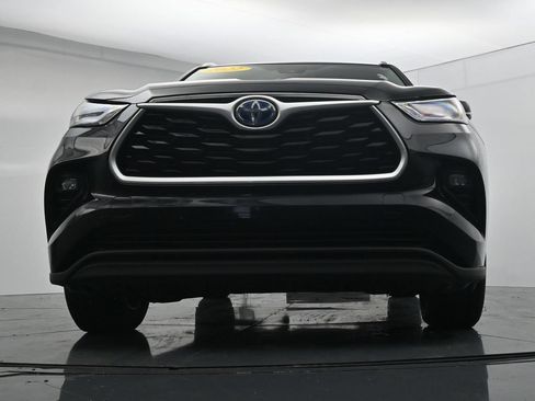 Used 2022 Toyota Highlander XLE AWD/4WD image 36