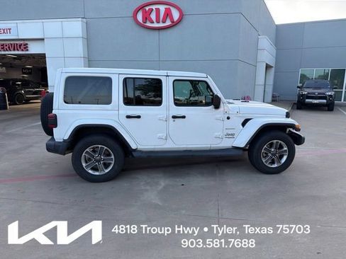 Used 2021 Jeep Wrangler Unlimited Sahara AWD/4WD image 11