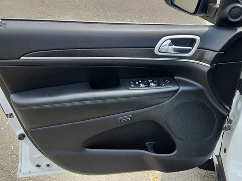 Certified 2018 Jeep Grand Cherokee Limited AWD/4WD image 12