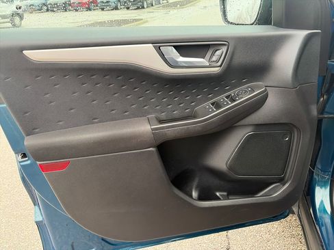 Used 2020 Ford Escape SE image 13